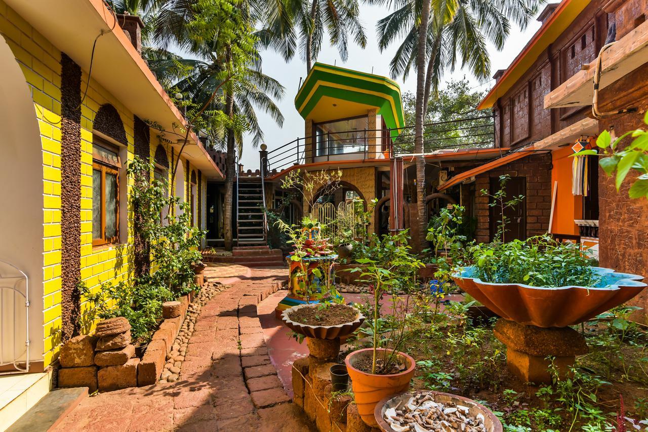 Hotel Oyo 2440 Palm Grove Vagator Exterior foto